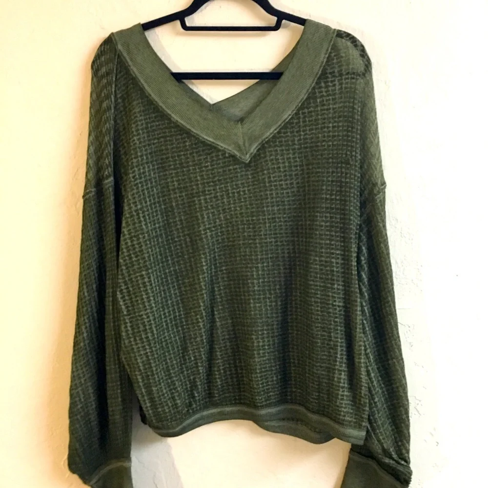 We The Free Oversized Sweater Size Small Green V Neck Lightweight Boho - Picture 2 of 12